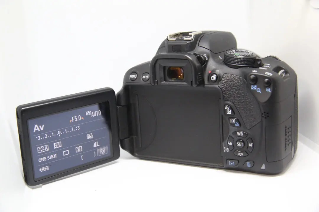 7200 shots EOS Kiss X7i double zoom kit Good condition Price reduced