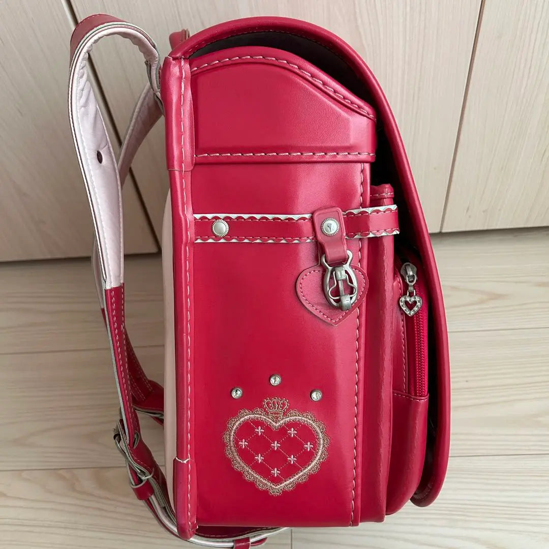 Girls school bag fit