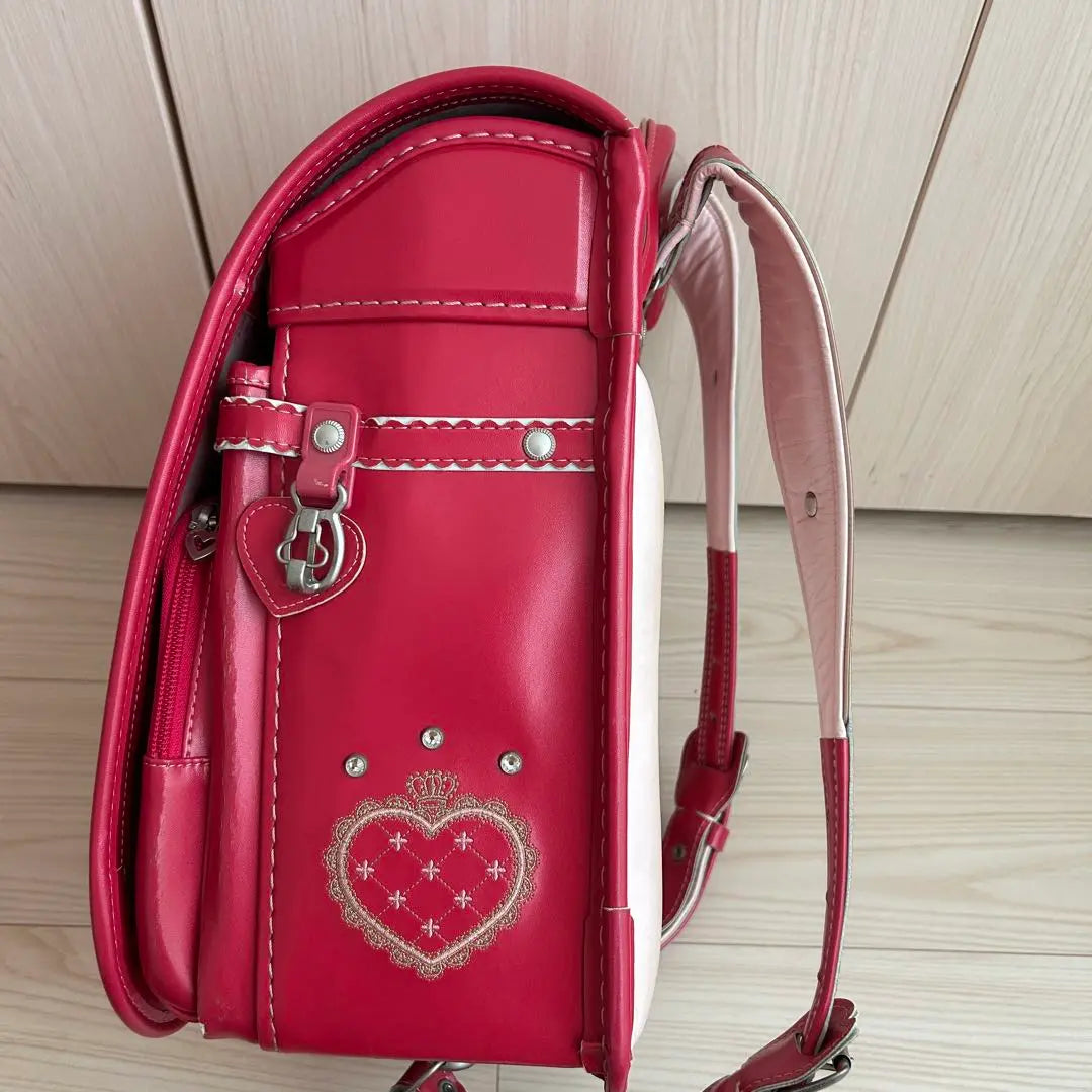 Girls school bag fit