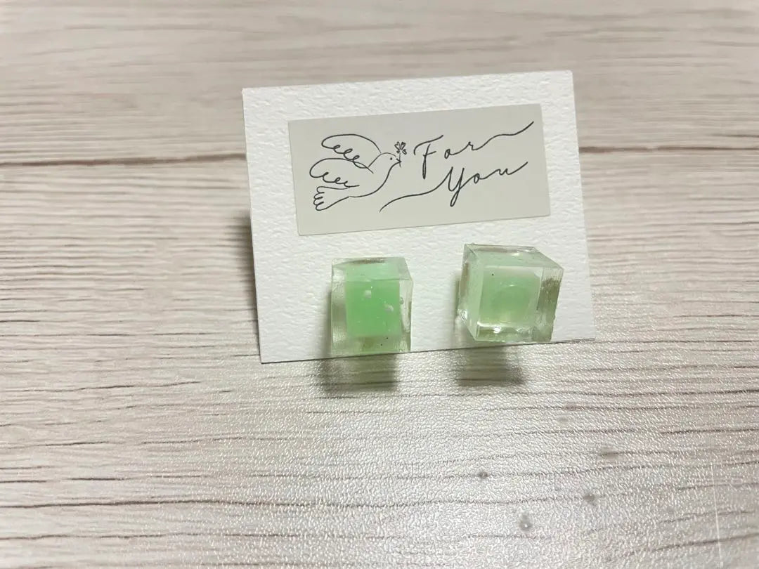 ⭐️Handmade⭐️UV resin earrings, yellow-green