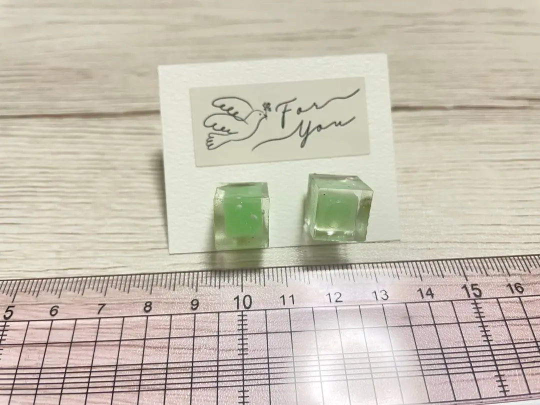 ⭐️Handmade⭐️UV resin earrings, yellow-green