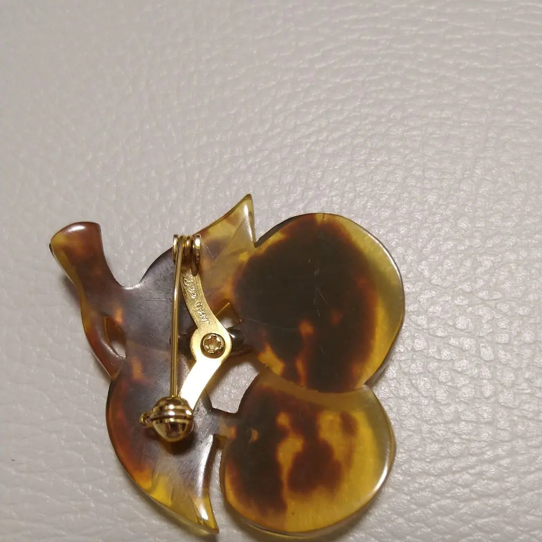 [Tortoiseshell] Cherry-shaped brooch