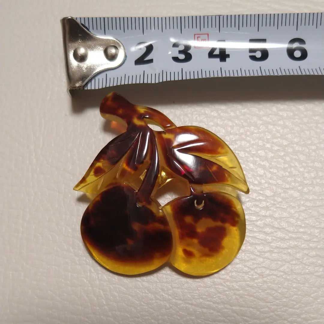 [Tortoiseshell] Cherry-shaped brooch