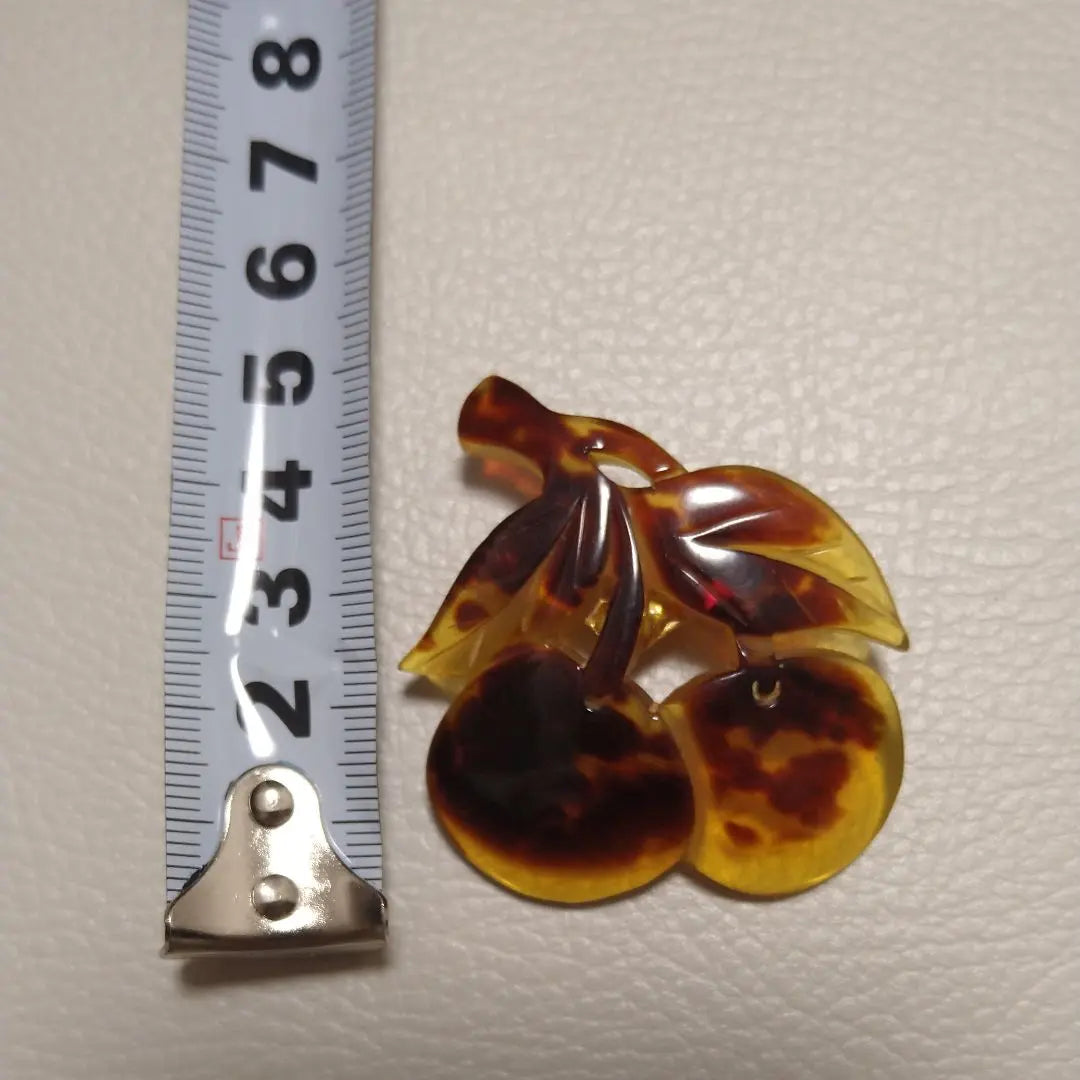 [Tortoiseshell] Cherry-shaped brooch