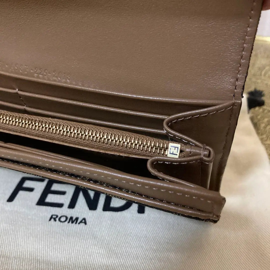 Cartera larga FENDI fabricada en Italia 8M0251 estampado Zucca