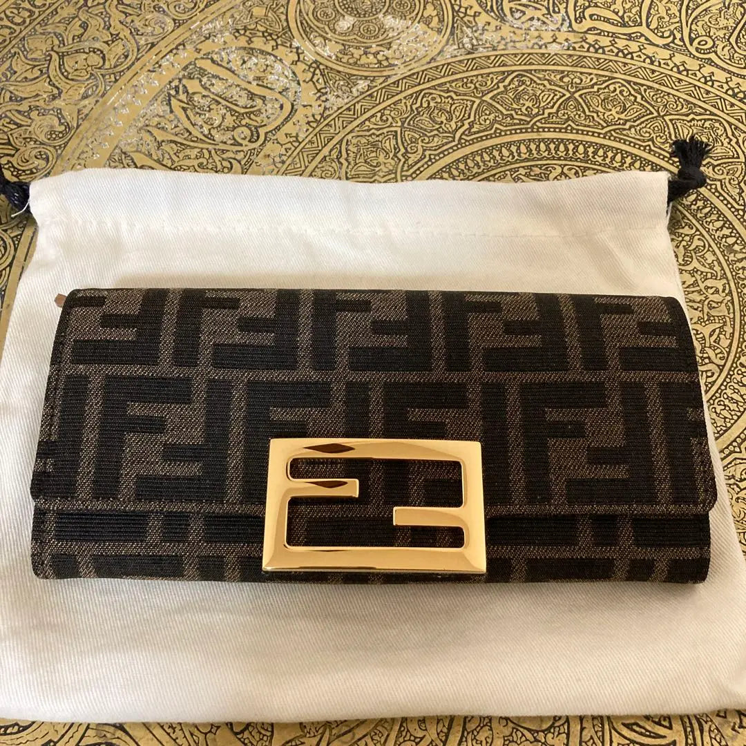 Cartera larga FENDI fabricada en Italia 8M0251 estampado Zucca