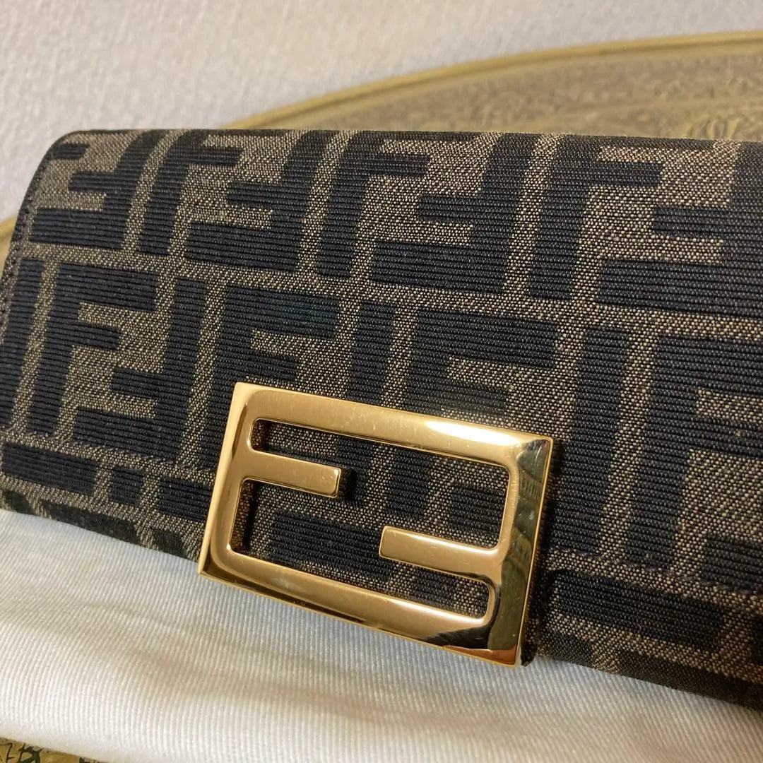 Cartera larga FENDI fabricada en Italia 8M0251 estampado Zucca