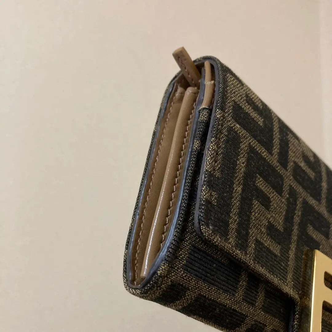 Cartera larga FENDI fabricada en Italia 8M0251 estampado Zucca