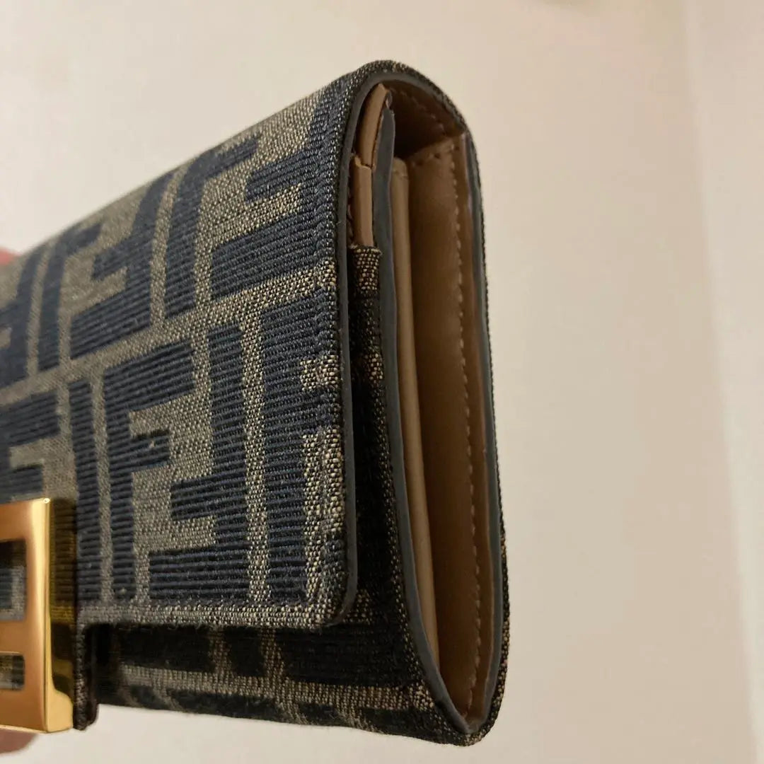 Cartera larga FENDI fabricada en Italia 8M0251 estampado Zucca