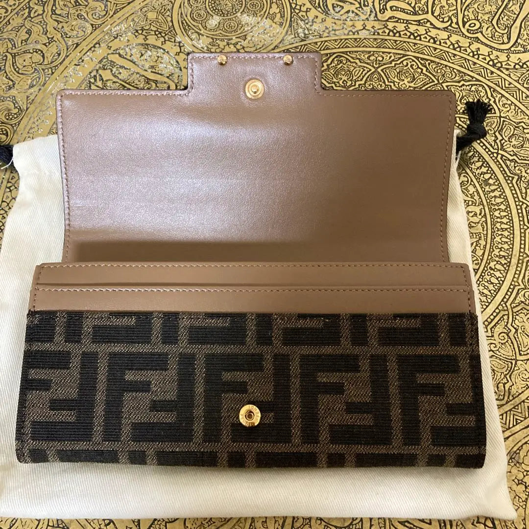 Cartera larga FENDI fabricada en Italia 8M0251 estampado Zucca