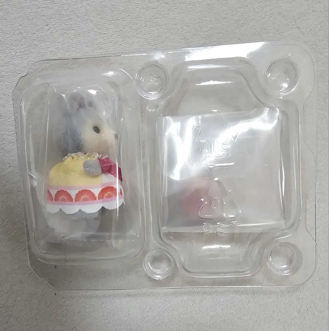 Sylvanian Families Cake Party Series Husky Baby Secret