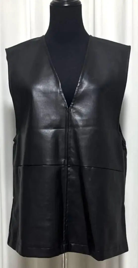 Tag included Regular price 4,500 yen Leather vest Free