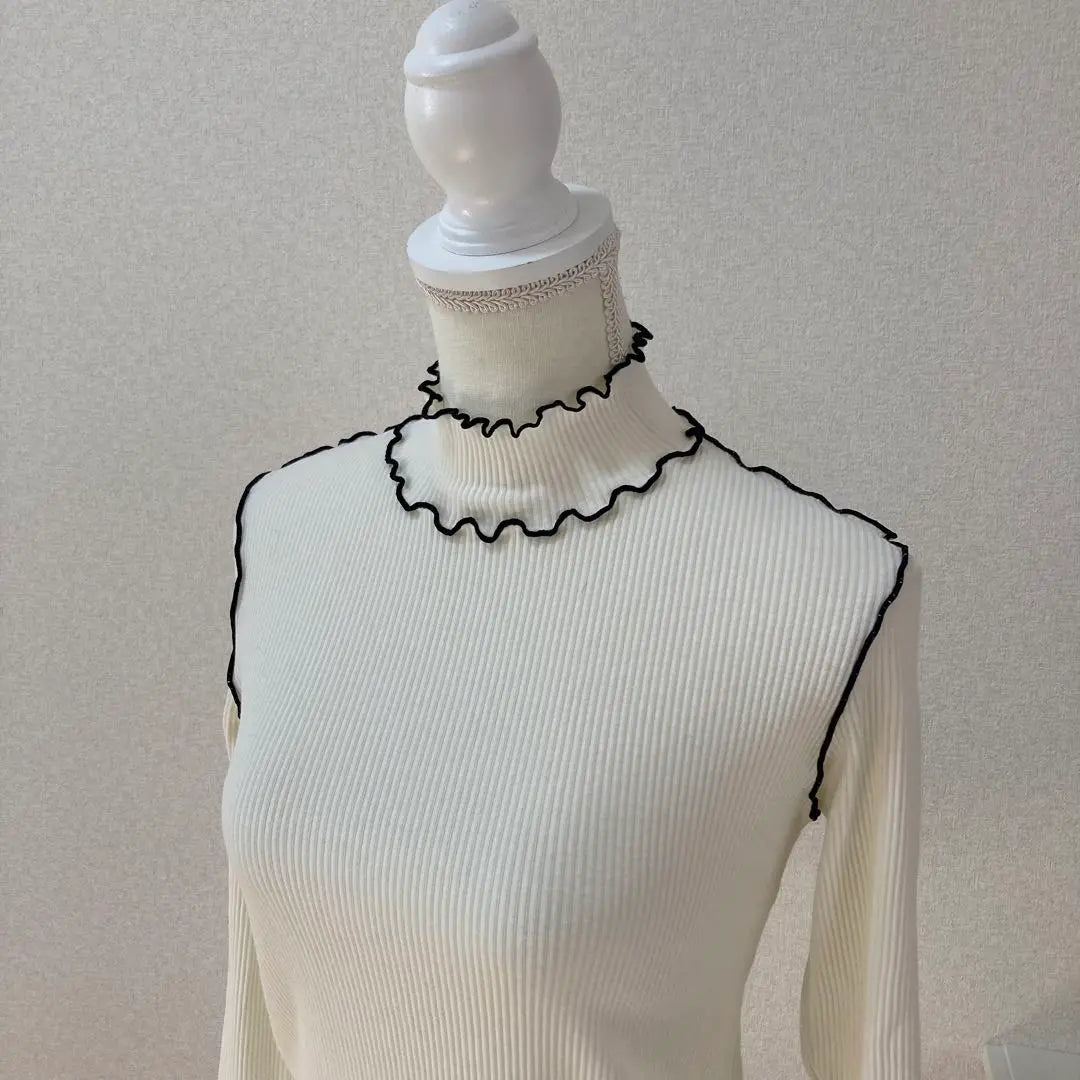 ♡ Earth Music Ecology ♡ White rib knitted ruffled collar