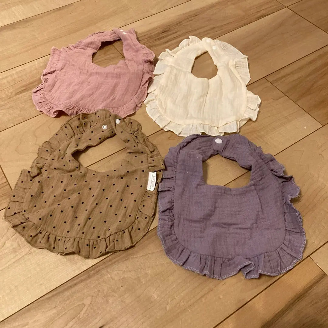 Stylish bib ⑦