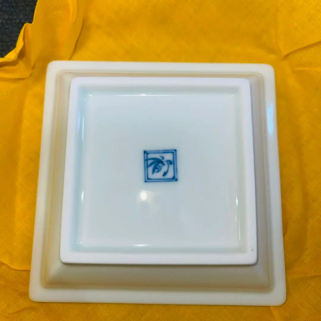 ❇️Unused❇️Koransha dyed nishiki pattern "deep square plate" carefully made by the porcelain workshop 5 plates with different patterns, wooden box included