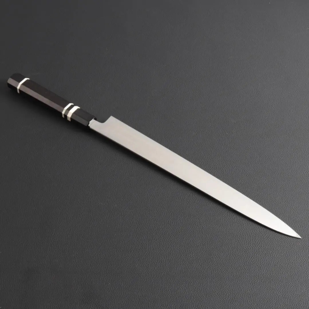 Cuchillo Yanagiba 10864, ​​shakusan, acabado espejo, la hoja tiene la máxima agudeza, mango octogonal de tres vueltas de búfalo blanco y negro ébano