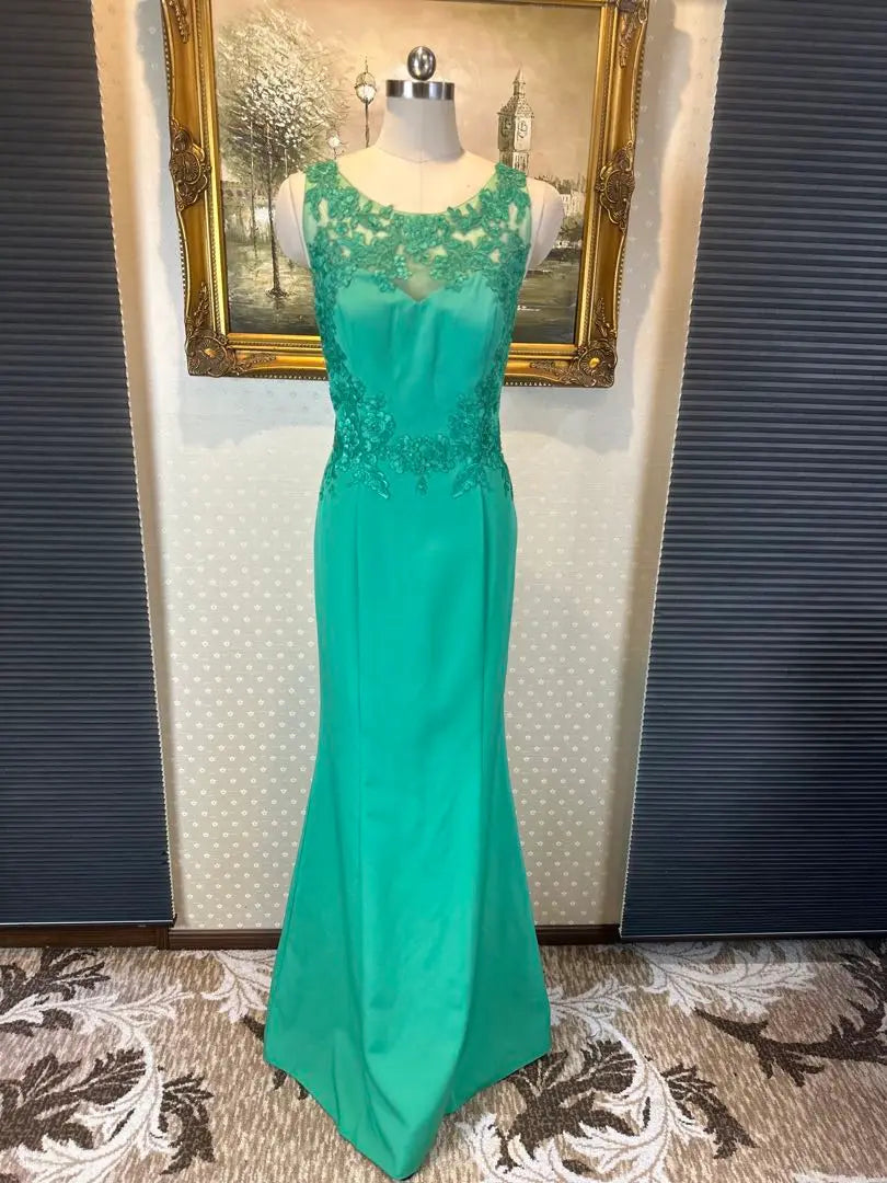 Elegant green lace dress