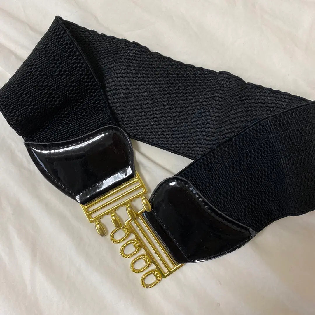 Set of 4 second-hand clothing belts