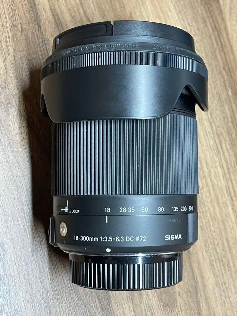 SIGMA 18-300mm f3.5-6.3 DC MACRO OS HSM