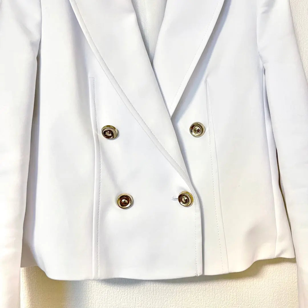 [Good condition] ZARA textured material cropped blazer white