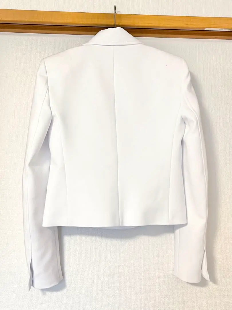 [Good condition] ZARA textured material cropped blazer white