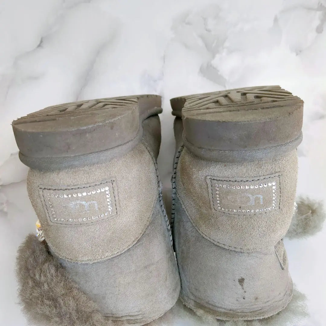 Botas UGG Agu Swarovsky Mouton Mini Bore Gris Caja de 23cm | UGG アグ スワロフスキー ムートンブーツ ミニ ボア グレー 23cm 箱付