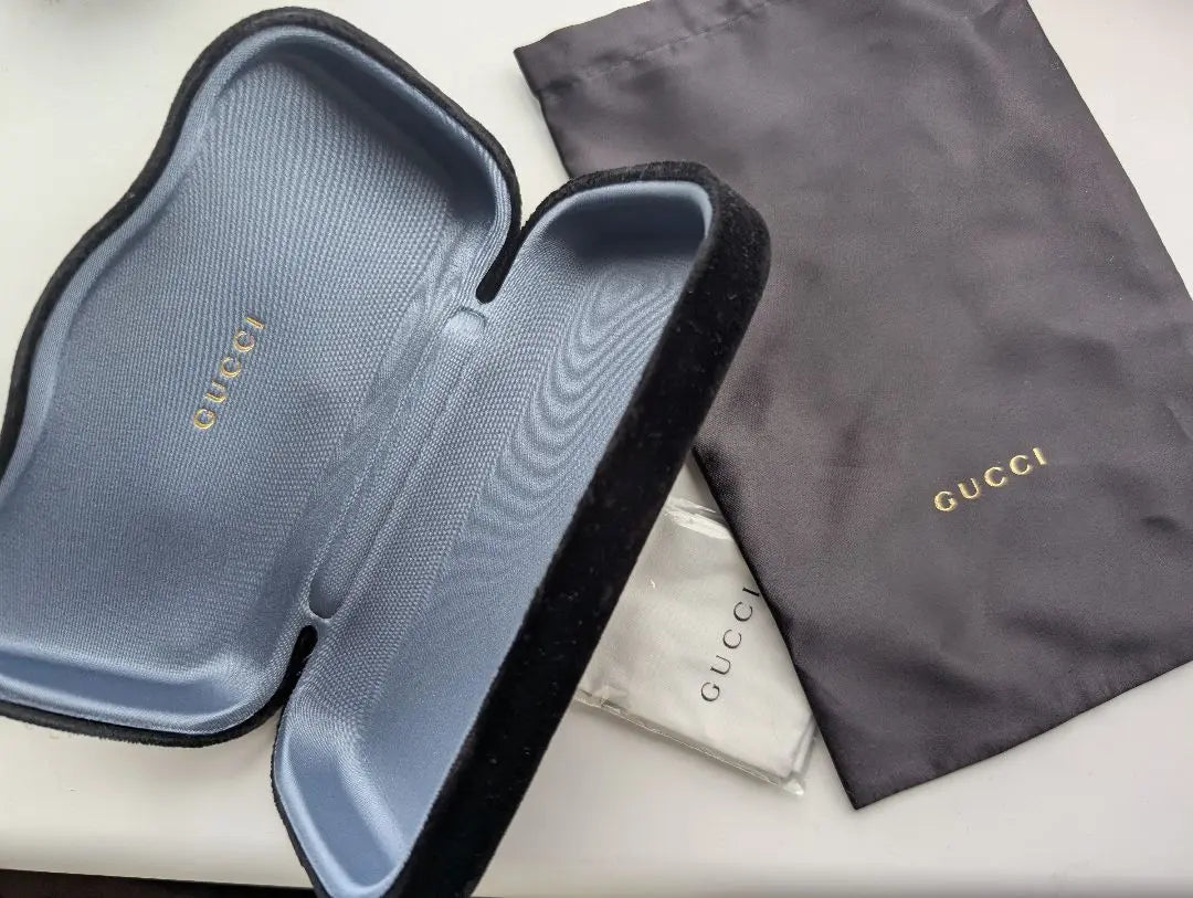 GUCCI Black Sunglasses with Case 23SS