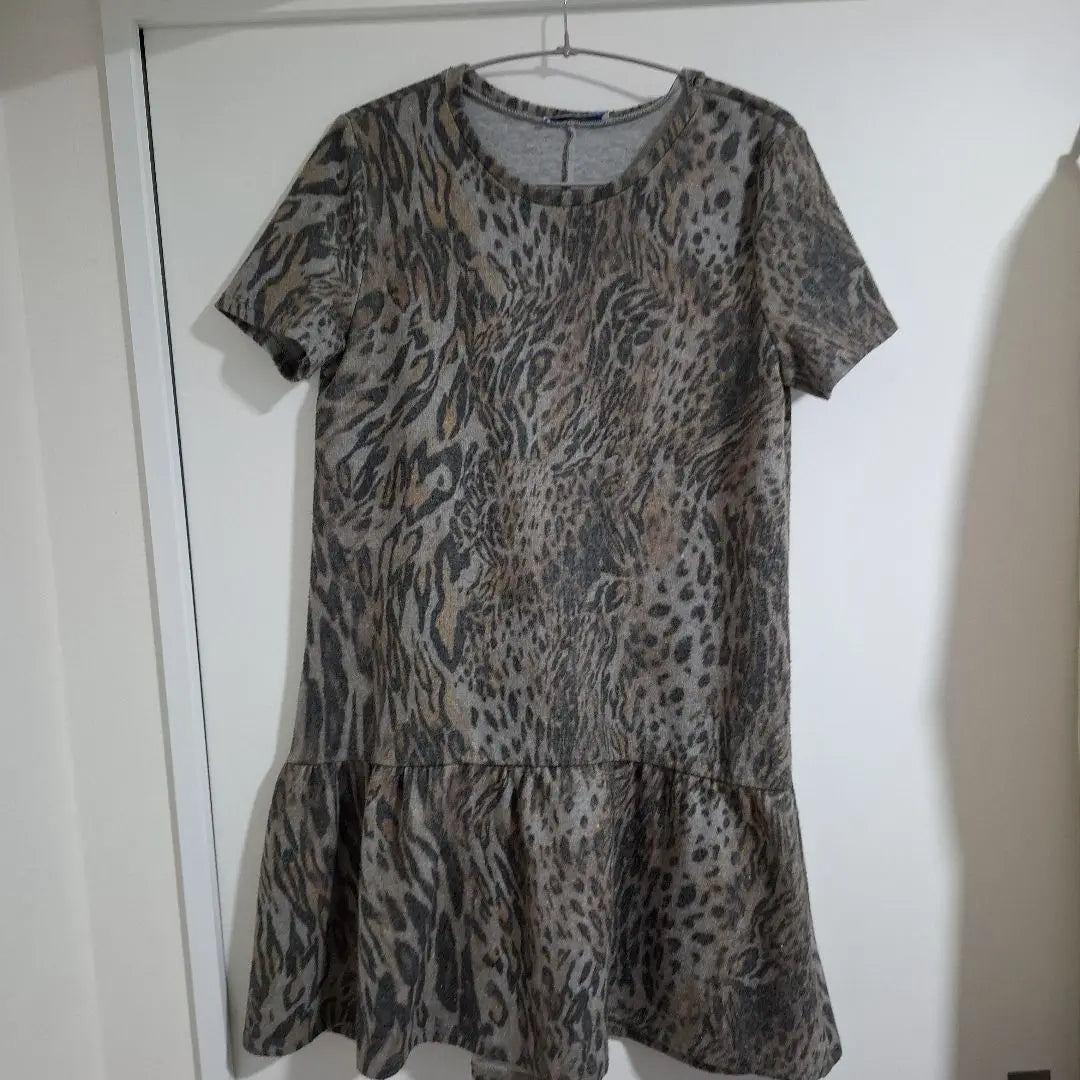 Vestido mini de manga corta con estampado animal de ZARA, talla M, fabricado en Marruecos