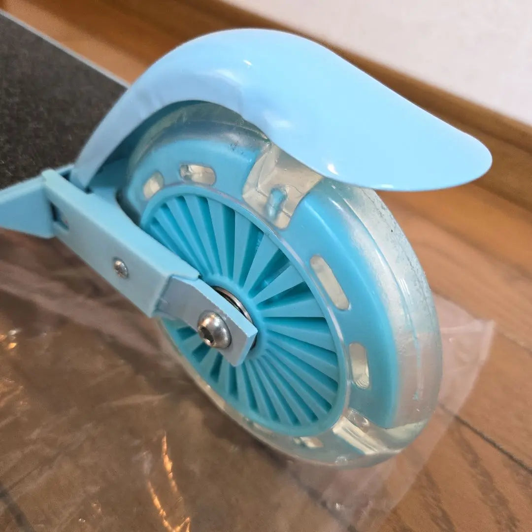 Kids Kickboard Light blue Foldable Tires Glow | キッズ　子供用　キックボード　水色　折り畳み式　タイヤが光る