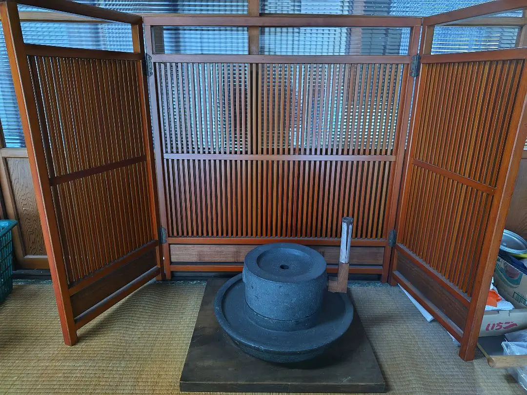 Shunkei-painted screen, tea mortar