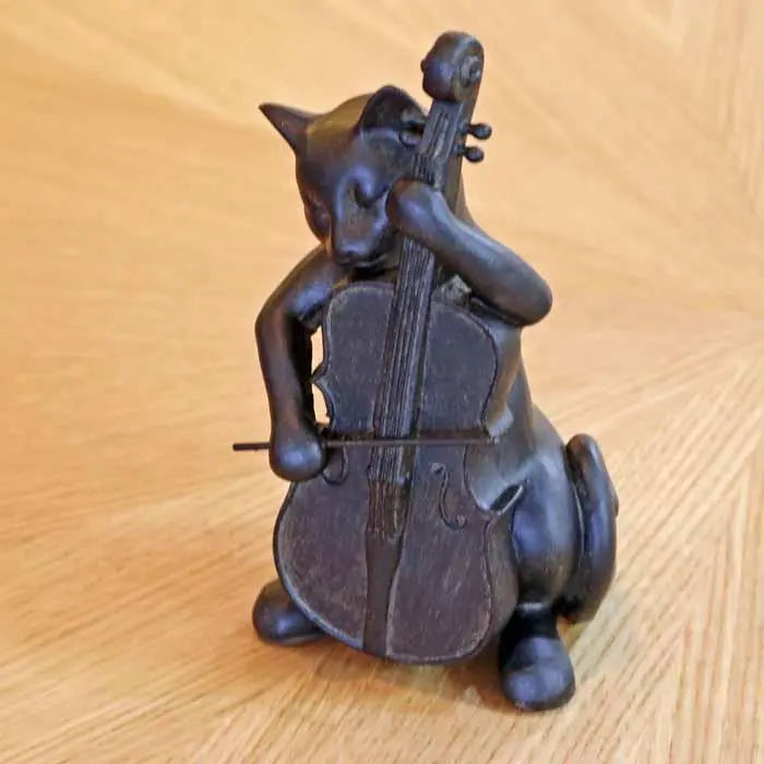 Figura retro de gato con orquesta de resina y violonchelo