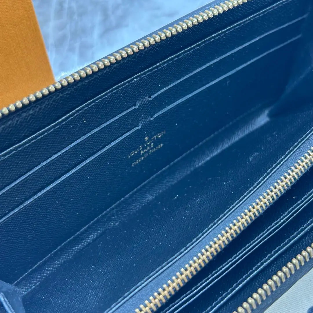 LOUIS VUITTON Limited Edition Zippy Wallet Monogram with Certificate of Authenticity