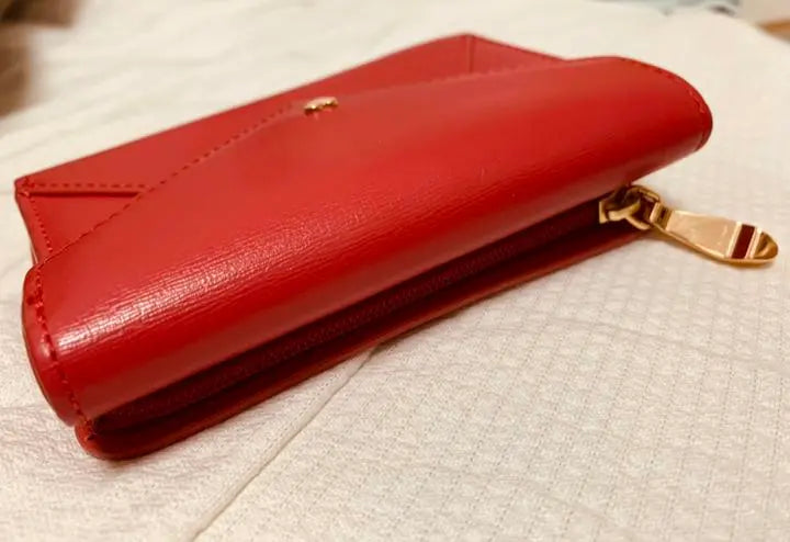 [Samantha Thavasa] Cartera plegable roja estilo San Valentín