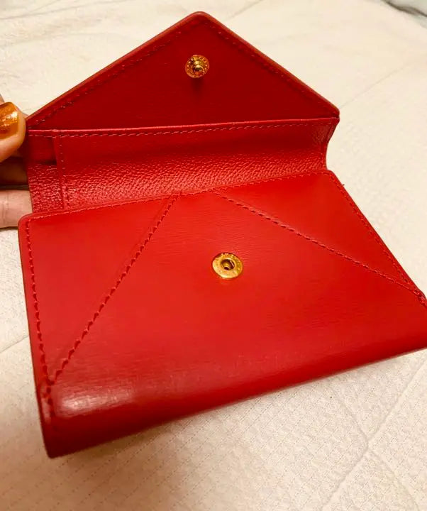 [Samantha Thavasa] Cartera plegable roja estilo San Valentín