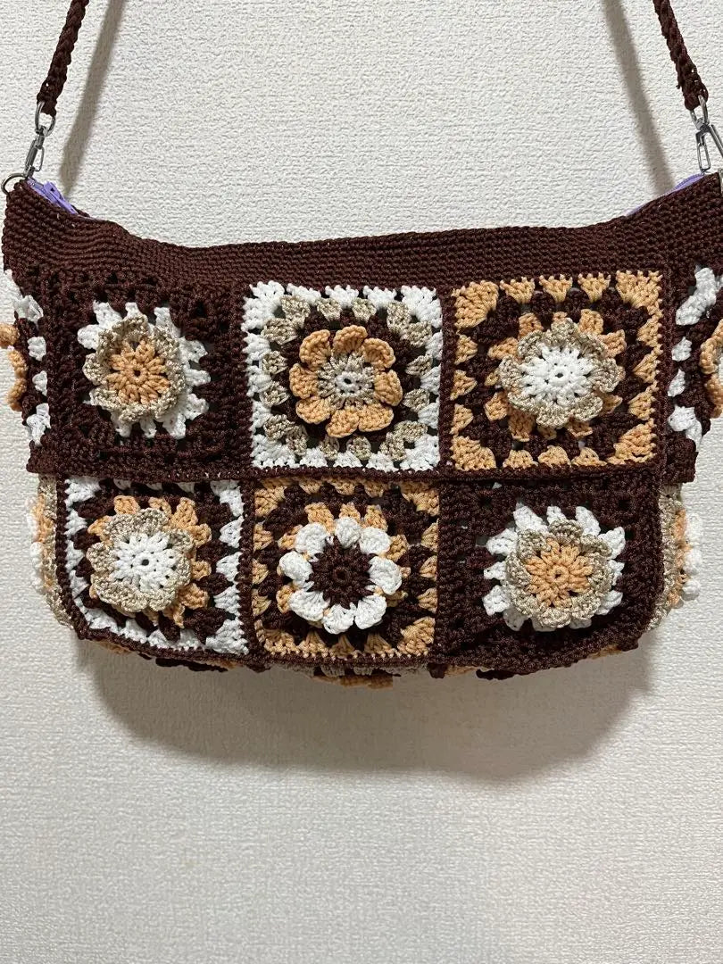 Bolso de hombro tejido a crochet hecho a mano