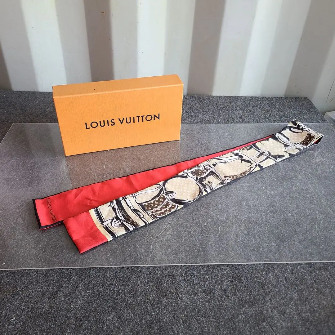 916 Beautiful goods ✨ Louis Vuitton Bandeau Trunk Scarf Silk Red | 916美品✨ルイヴィトン バンドー・トランク スカーフ シルクレッド