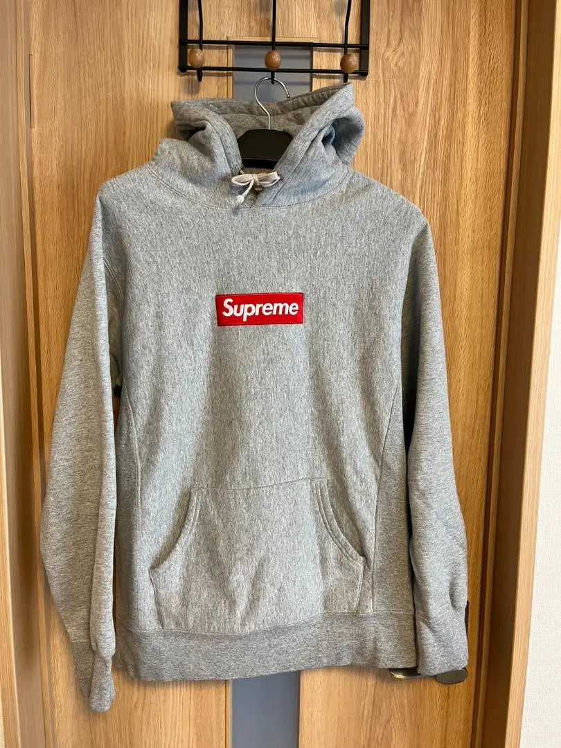 [¡Difícil de conseguir!] ¡Agotado! 】Sudadera con capucha gris con logo de SUPREME Box