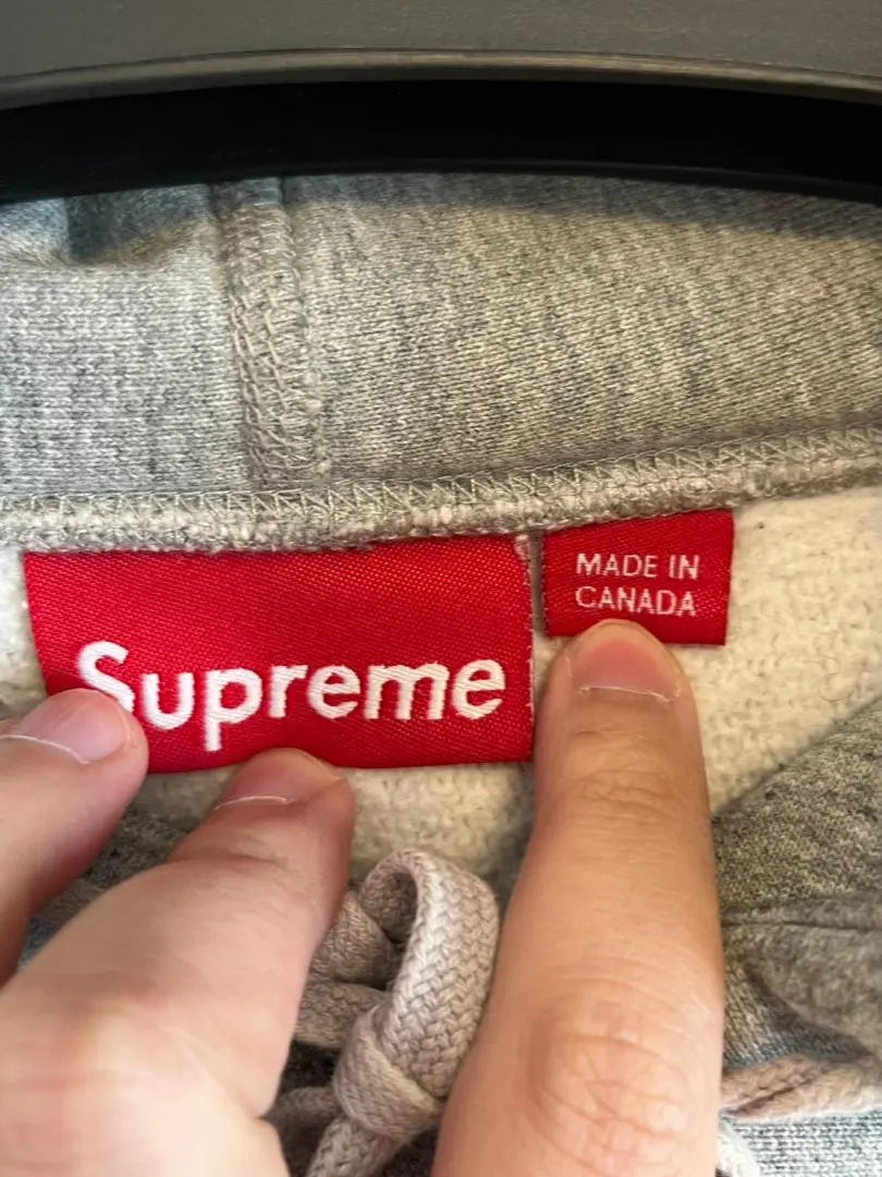 [¡Difícil de conseguir!] ¡Agotado! 】Sudadera con capucha gris con logo de SUPREME Box