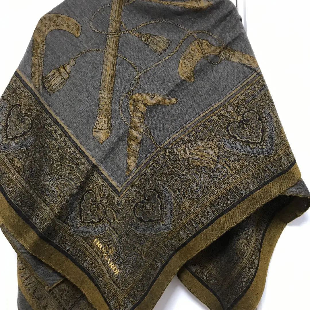 Trusaldi large stole