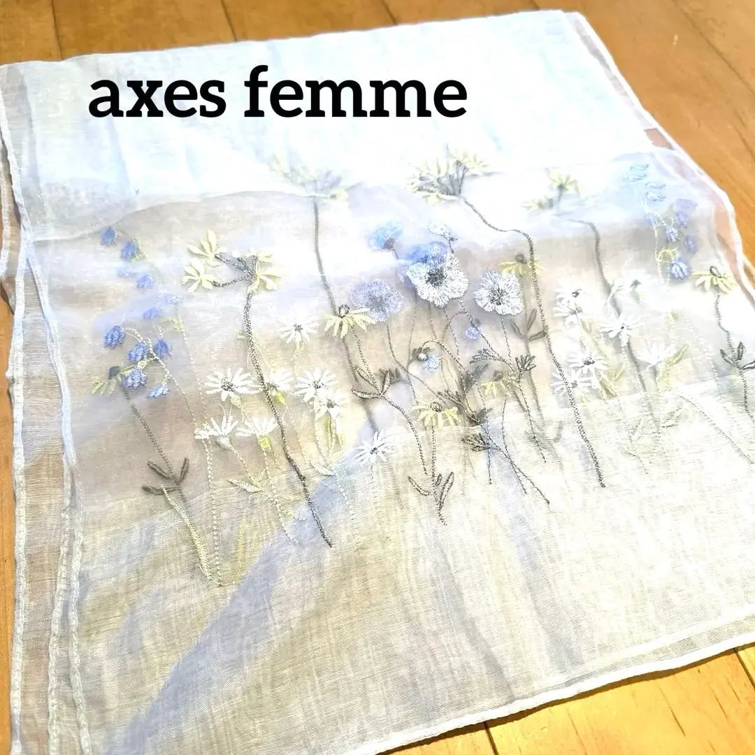 axes femme Beautiful condition Botanical pattern delicate embroidered stole