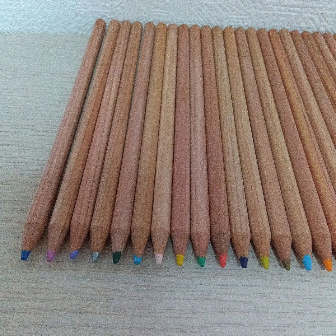 60 colored pencils, 60 colors, no box