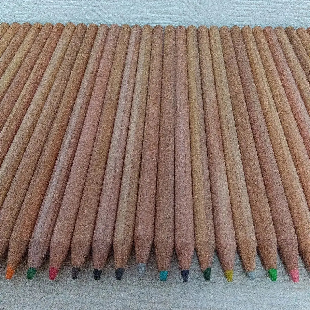 60 colored pencils, 60 colors, no box