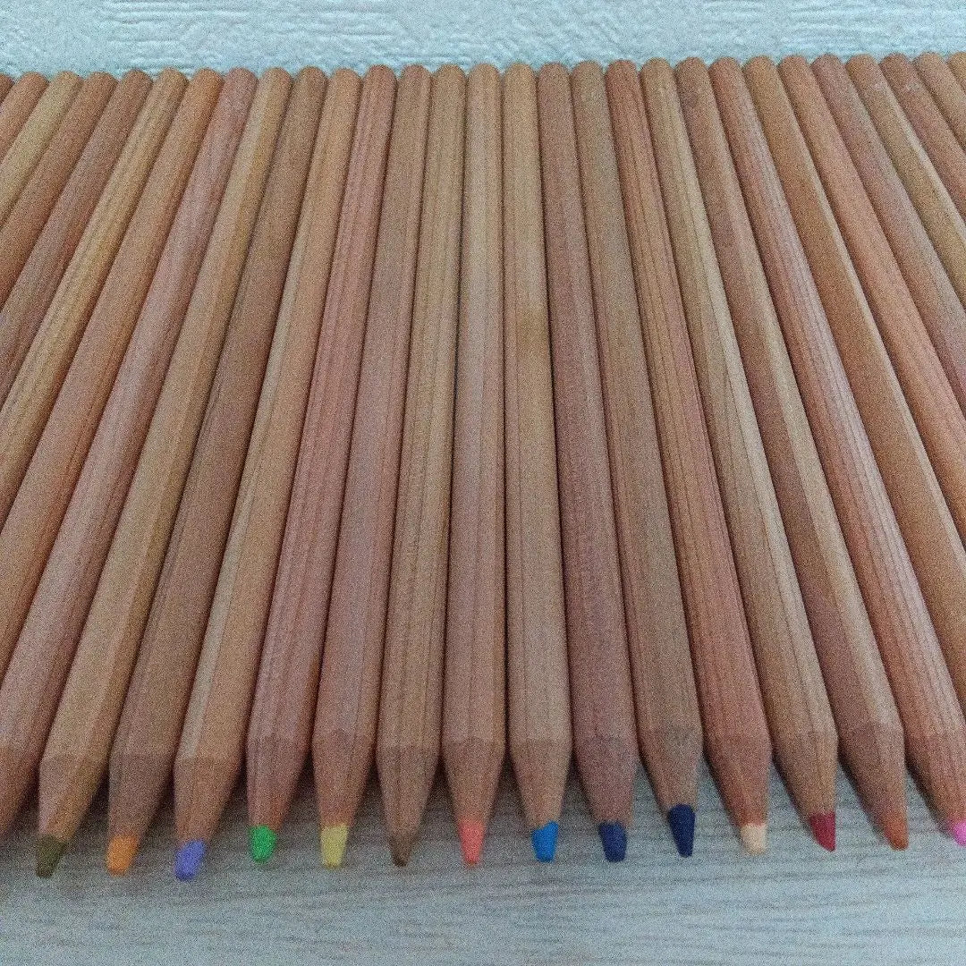 60 colored pencils, 60 colors, no box