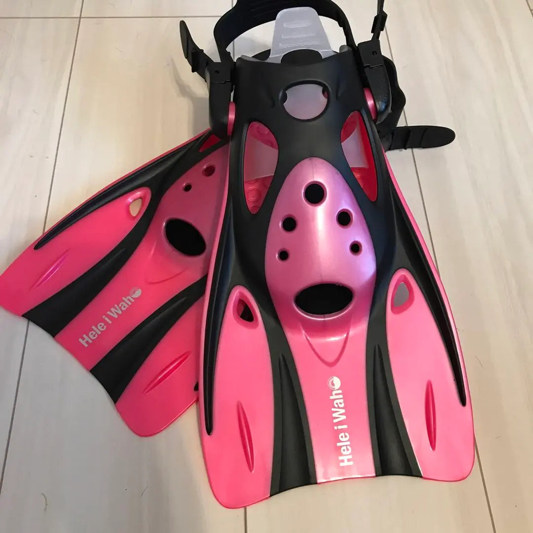 Brand new, unused, Hale i Wah fin pink snorkel