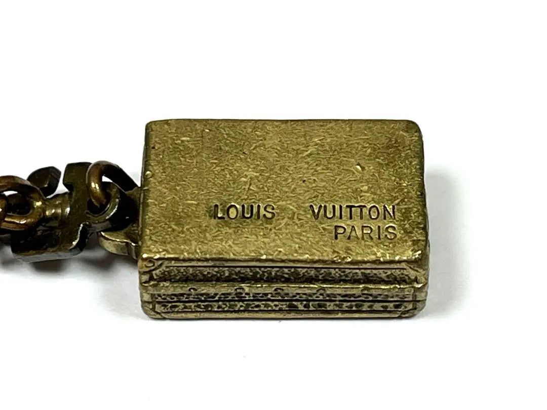 Llavero con amuleto de Louis Vuitton Super Rare Trunk Attache