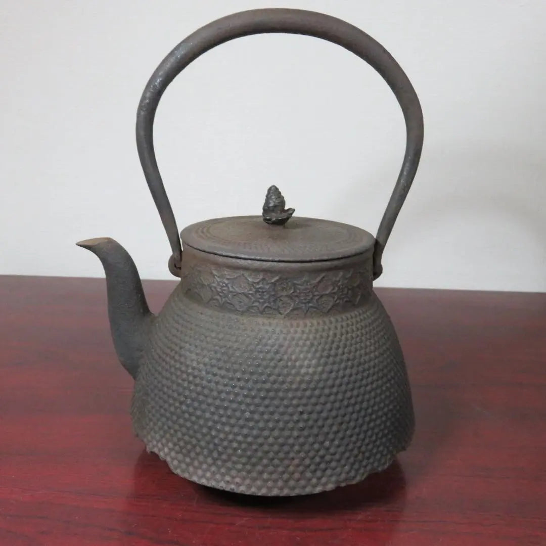 Iron kettle, Nanbu Ironware, Koeido, inscription, name on lid, kettle, medicine can, grain pattern