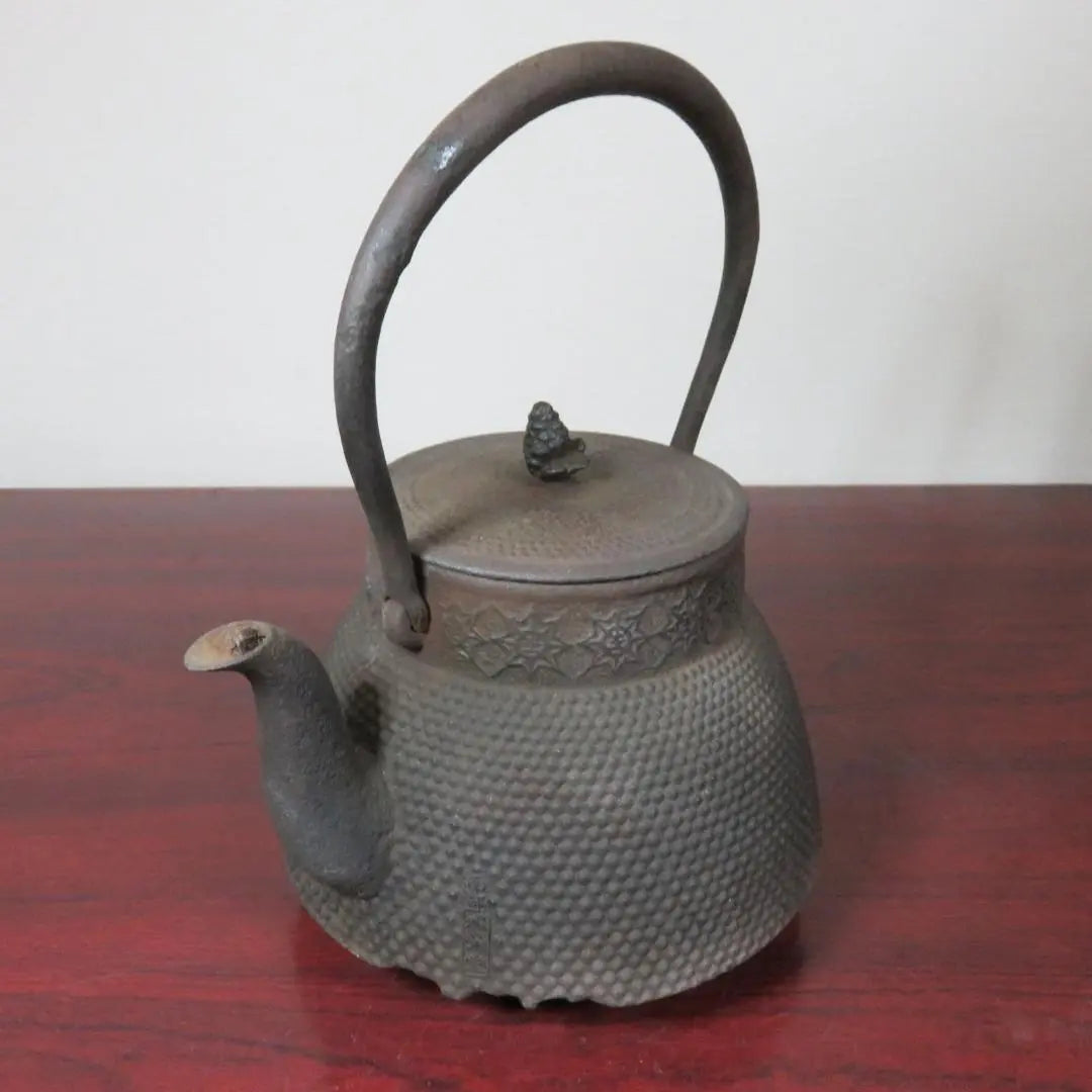 Iron kettle, Nanbu Ironware, Koeido, inscription, name on lid, kettle, medicine can, grain pattern