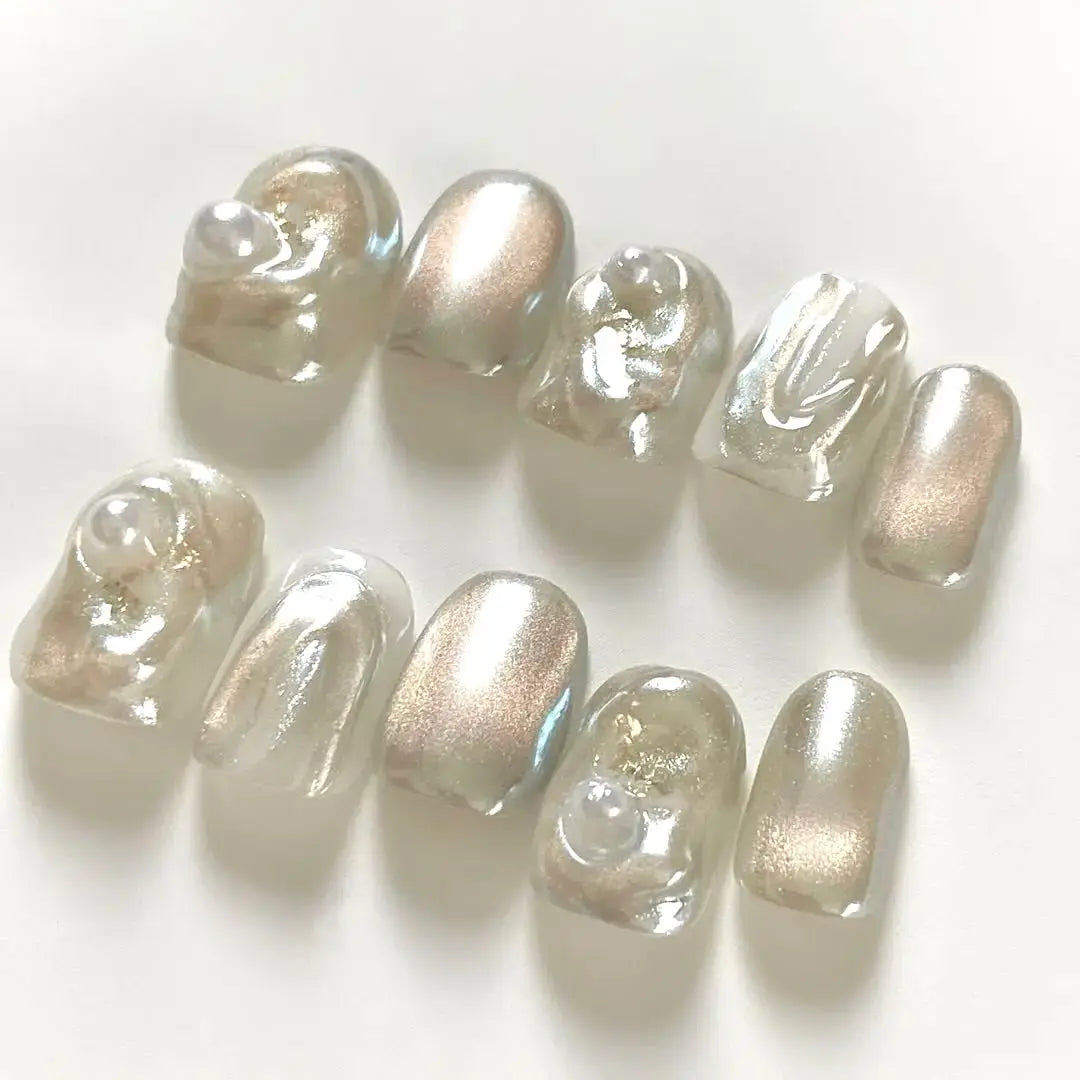 [49] Nuanced nails, plump magnetic nails, bridal nail tips