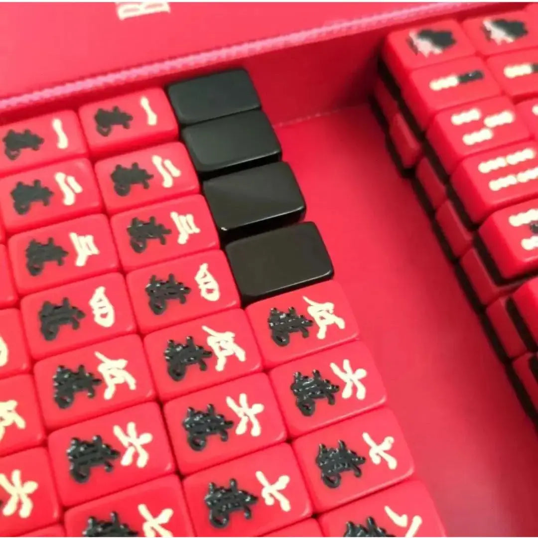 It's been a while since I last stayed up mahjong with a red mahjong tile! [Mini Red Mahjong Tile Black&R ed]