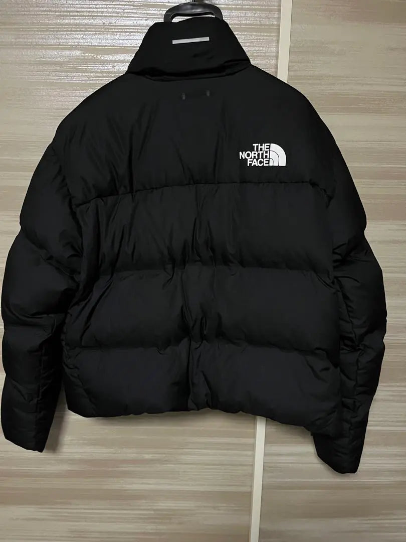 *The North Face con un defecto: RMST NUPTSE JACKET BLACK M